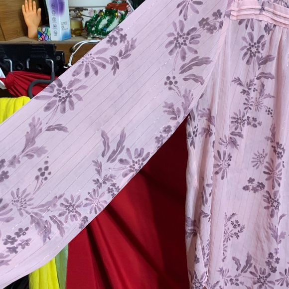 #034 size 0 Torrid Light Pink sheer Floral button down Blouse w/ gold strands - Picture 3 of 3